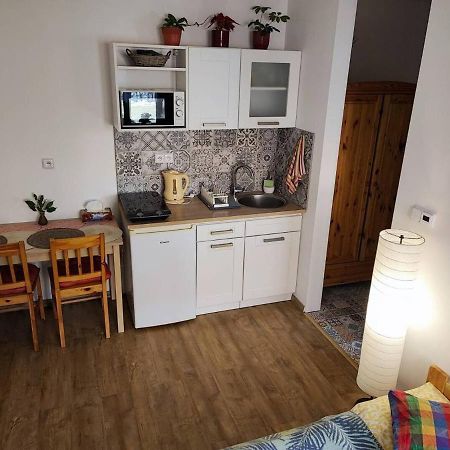 Lovely Fully-Equipped Studio In Tisa Village. Rocks Only 5 Minutes Walk Exterior foto